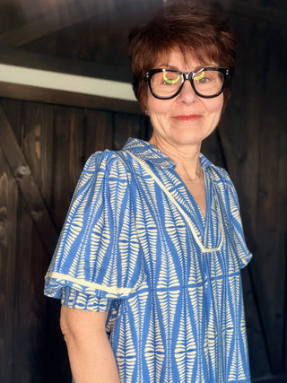 Cora Geometric Print Midi Dress - Cerulean-Dresses & RompersCora Geometric Print Midi Dress | VerClare Boutique | Jenison MI -Midi dress featuring a geometric leaf-inspired pattern, a flattering V-neckline, and short puff sleeves. Fits true to size with a relaxed flowy silhouette. Perfect for brunch, vacations, casual outings, or everyday wear. Free US shipping from VerClare Boutique.-VerClare Boutique