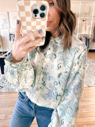 Whitney Cornflower/Turquoise Blouse - Blue-Tops CasualWhitney Cornflower/Turquoise Blouse – Blue | VerClare Boutique | Chenoa, IL-Shop the Whitney Cornflower/Turquoise Blouse in blue at VerClare Boutique. A lightweight, flowy blouse with vibrant color and an easy, flattering fit for everyday wear.-VerClare Boutique