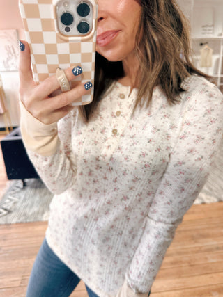 Ava Floral Variegated Top - Ivory-Tops Basic SolidAva Floral Variegated Top – Ivory | VerClare Boutique | Chenoa, IL-Ivory floral variegated top with a soft feel and relaxed silhouette. Feminine, lightweight, and perfect for everyday styling. Free US shipping from VerClare Boutique.-VerClare Boutique