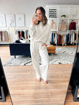 Brenna Fleece Camo Sweatpant-BottomsBrenna Fleece Camo Sweatpants for Women | VerClare Boutique | Chenoa, IL-Shop the Brenna Fleece Camo Sweatpants for women featuring a soft fleece feel, relaxed fit, and subtle camo print—perfect for lounging, casual wear, or cozy everyday outfits at VerClare Boutique.-VerClare Boutique