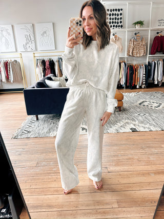 Brenna Fleece Camo Sweatpant-BottomsBrenna Fleece Camo Sweatpants for Women | VerClare Boutique | Chenoa, IL-Shop the Brenna Fleece Camo Sweatpants for women featuring a soft fleece feel, relaxed fit, and subtle camo print—perfect for lounging, casual wear, or cozy everyday outfits at VerClare Boutique.-VerClare Boutique