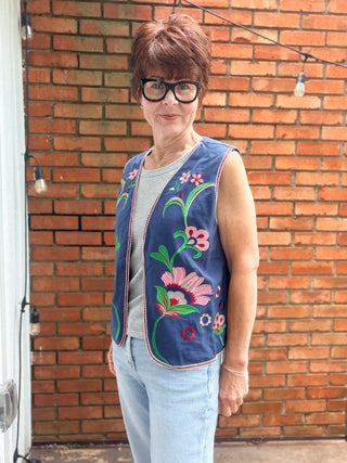 Rayna Floral Embroidery Vest - Navy-Tops CasualVOY Rayna Floral Embroidery Vest - Navy | VerClare Boutique-Shop the VOY Rayna Floral Embroidery Vest in Navy. Structured woven, floral embroidery, braided trim, fully lined, tailored silhouette. Sizes S–L.-VerClare Boutique