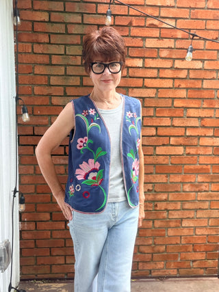Rayna Floral Embroidery Vest - Navy-Tops CasualVOY Rayna Floral Embroidery Vest - Navy | VerClare Boutique-Shop the VOY Rayna Floral Embroidery Vest in Navy. Structured woven, floral embroidery, braided trim, fully lined, tailored silhouette. Sizes S–L.-VerClare Boutique